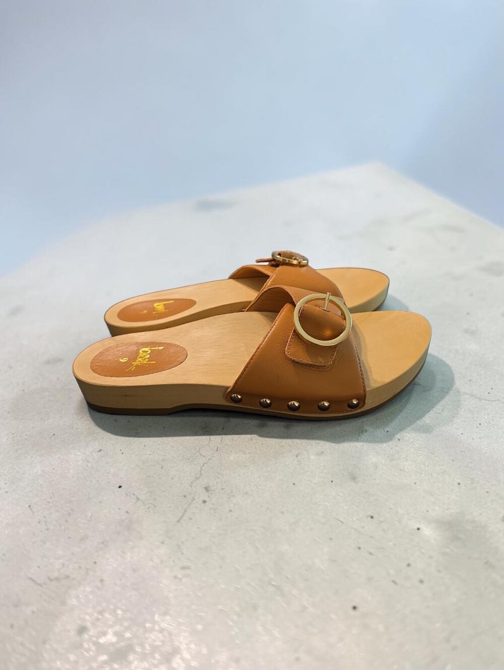 NWOT BEEK Tan Studded Platform Sandals - Picture 4 of 4